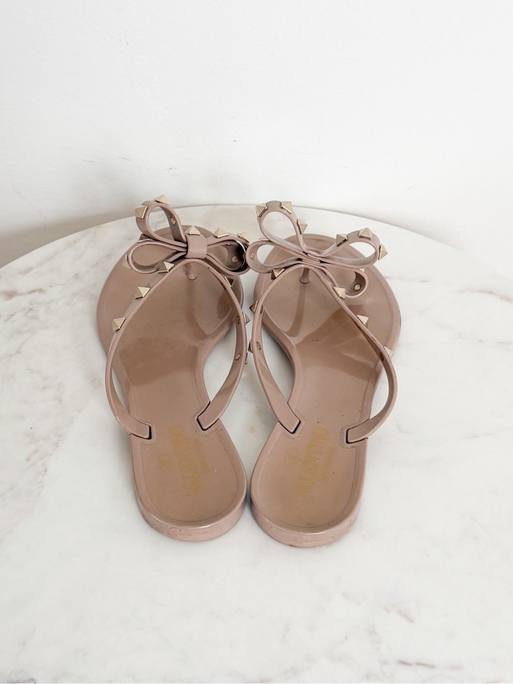 Valentino Garavani Rockstud Flat Thong Rubber Slippers Sandals Poudre Size 9 39 - Picture 11 of 13